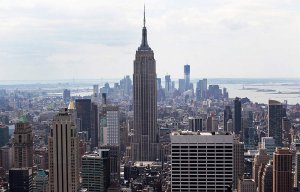 Самоубийца выбросился из Эмпайр-Стейт-Билдинга Самоубийца выбросился из Эмпайр-Стейт-Билдинга